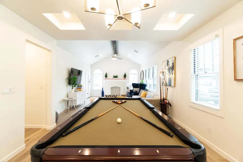 Fully furnished living space at Capitol Manor — insurance relocation housing in Oklahoma City